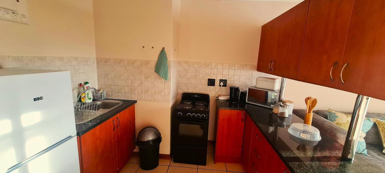 Entire Loft On Lunnon St, Hillcrest/Hatfield Apartment Pretoria Bagian luar foto